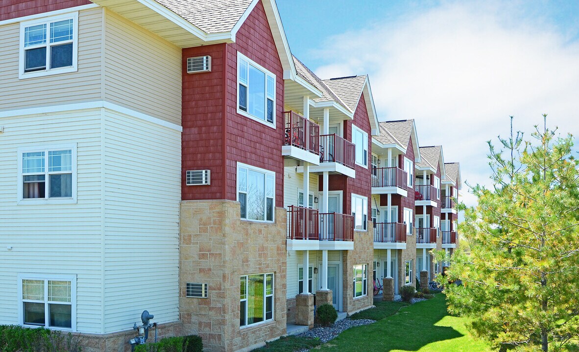 Gateway Place Apartments in Chanhassen, MN - Building Photo