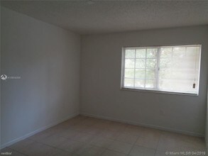 2123 Renaissance Blvd-Unit -Apt 303 in Miramar, FL - Building Photo - Building Photo