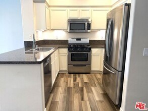 27030 Victoria Ln in Santa Clarita, CA - Building Photo - Building Photo