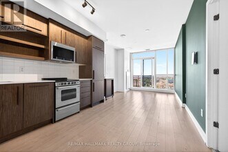 560 Rideau St in Ottawa, ON - Building Photo - Building Photo