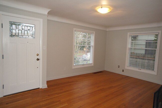 5835 NE 32nd Pl in Portland, OR - Building Photo - Building Photo