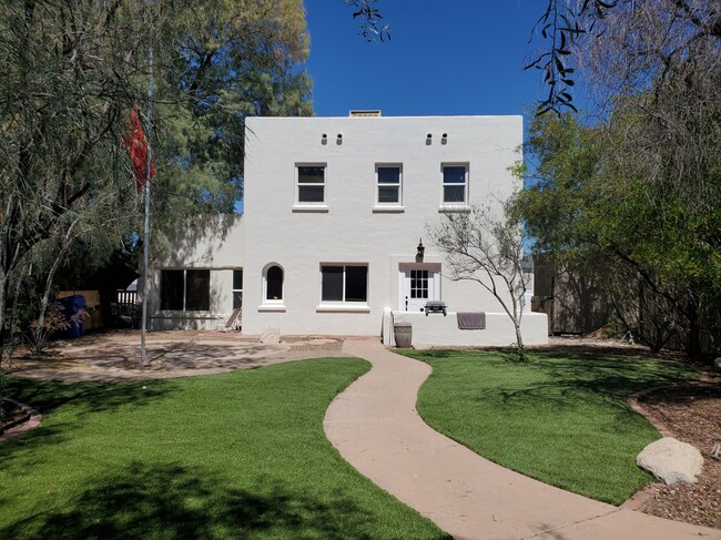 1321 E Mabel St in Tucson, AZ - Foto de edificio - Building Photo
