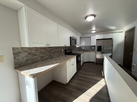 14206-14206 E 3rd Ave in Spokane Valley, WA - Building Photo