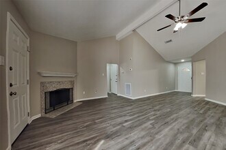 2318 Friarwood Trail in Houston, TX - Building Photo - Building Photo