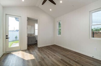 6402 Kenwater Pl in Los Angeles, CA - Building Photo - Building Photo