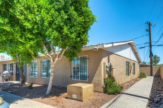 Roosevelt Place in Phoenix, AZ - Building Photo - Building Photo