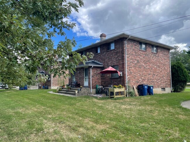 43 Williamsburg Sq, Unit A in Buffalo, NY - Foto de edificio - Building Photo