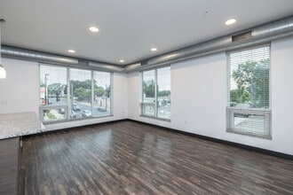 The Pearl Apartments in Minneapolis, MN - Building Photo - Interior Photo