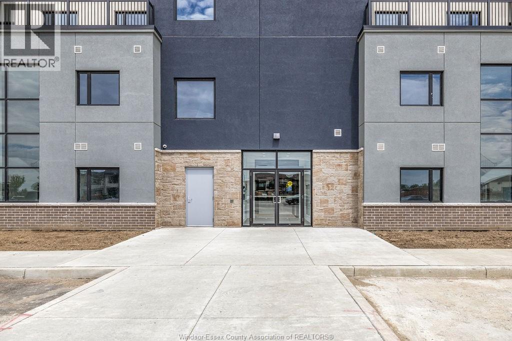 7337 Meo Blvd in Lasalle, ON - Building Photo