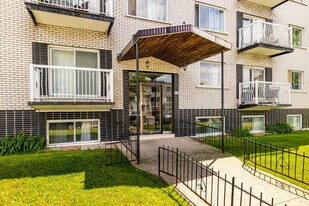 6030 Renoir Rue in Montréal, QC - Building Photo