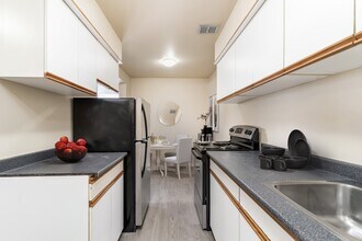 Parkview Estates in Edmonton, AB - Building Photo - Building Photo