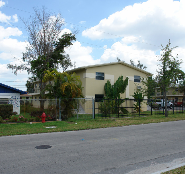 1215-1221 NW 1st St in Fort Lauderdale, FL - Building Photo - Building Photo