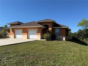 633 Alabama Rd S in Lehigh Acres, FL - Building Photo - Building Photo