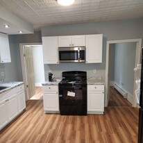 536 Hall St, Unit 1 in Manchester, NH - Building Photo