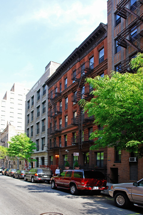 133-135 W 89th St in New York, NY - Building Photo