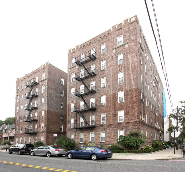 8802 Ridge Blvd in Brooklyn, NY - Foto de edificio - Building Photo