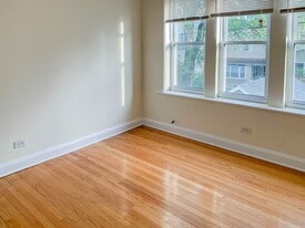 5206 N Leavitt St, Unit 2 in Chicago, IL - Building Photo