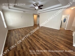 6707 Indian Lodge in San Antonio, TX - Building Photo - Building Photo