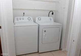 655 SW 111th Way in Pembroke Pines, FL - Building Photo - Building Photo