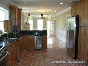 55 Hobart St, Unit 2 in Boston, MA - Building Photo - Building Photo