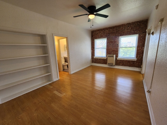 3950 W 8th St in Los Angeles, CA - Building Photo - Building Photo