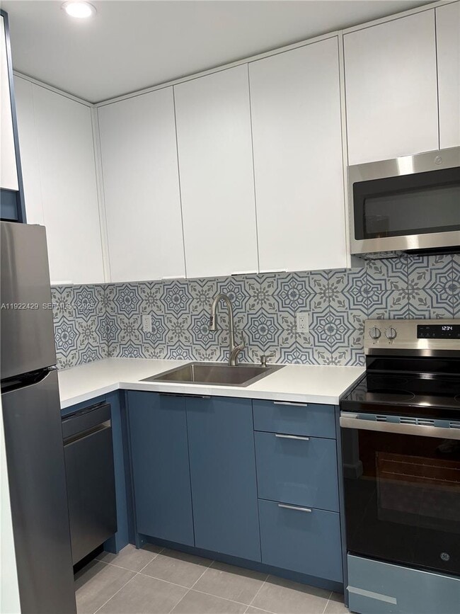 6855 NE 5th Ave in Miami, FL - Building Photo - Building Photo