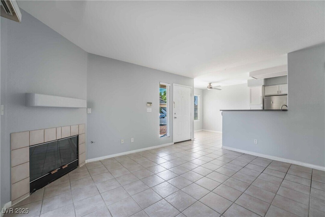 5211 Caspian Springs Dr in Las Vegas, NV - Building Photo