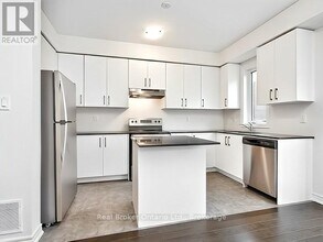 3957 Thomas Alton Blvd in Burlington, ON - Building Photo - Building Photo