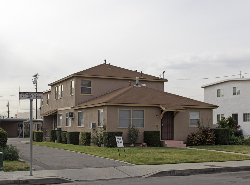 1934 2nd St in San Fernando, CA - Foto de edificio