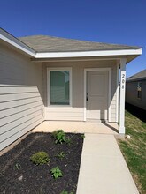 208 Skyfire St in Hutto, TX - Building Photo - Building Photo