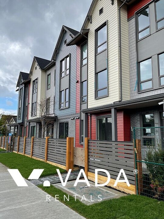 4771-454A 54a St in Delta, BC - Building Photo