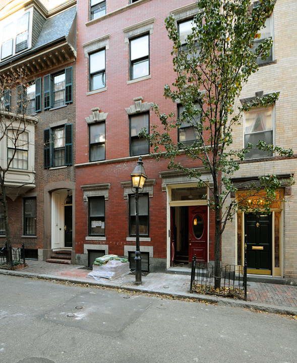 73 Myrtle St in Boston, MA - Building Photo