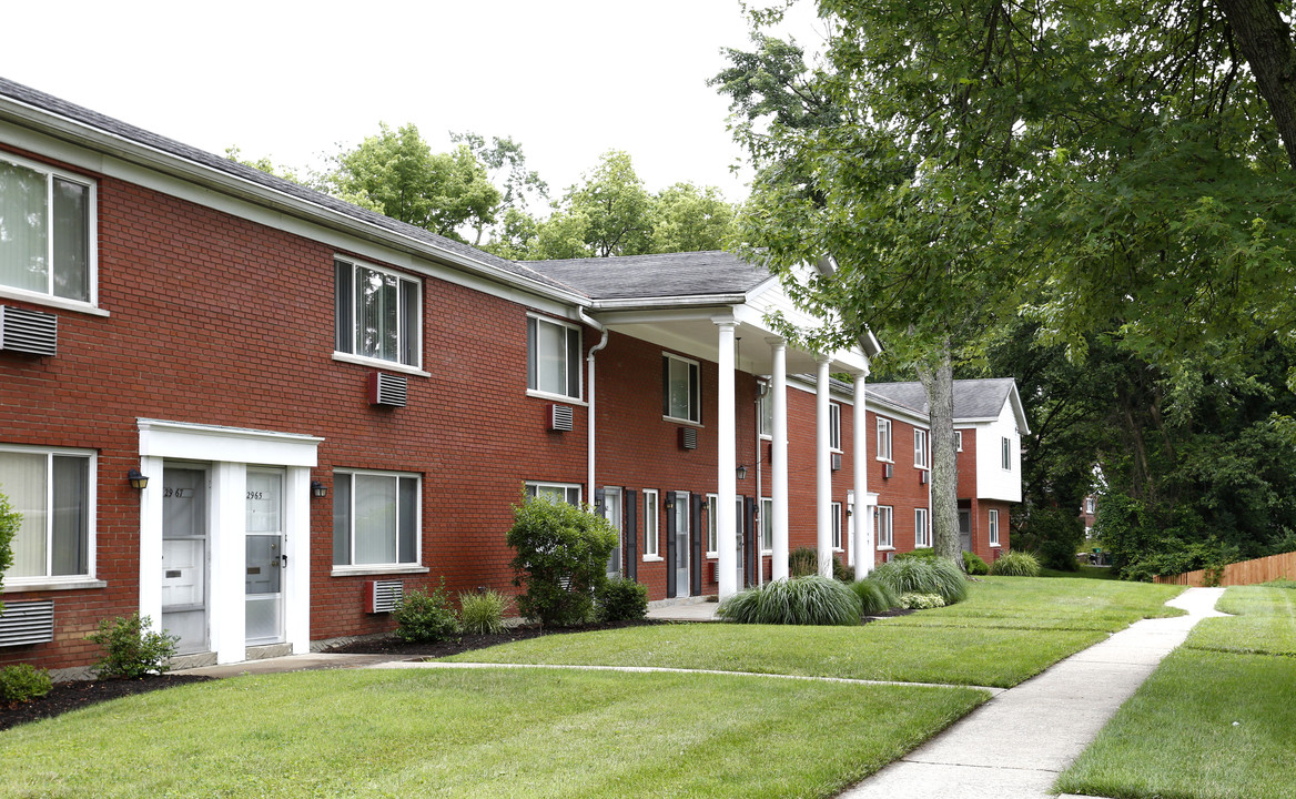 Colonial Ridge in Cincinnati, OH - Building Photo