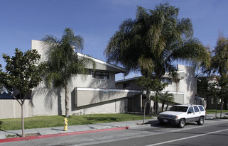 12 Townhouse Units Near Downtown Fullerton Apartments