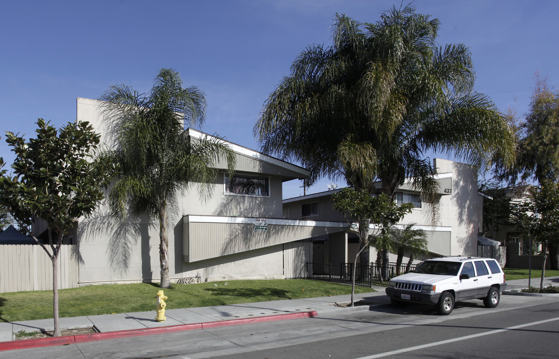 12 Townhouse Units Near Downtown Fullerton in Fullerton, CA - Foto de edificio