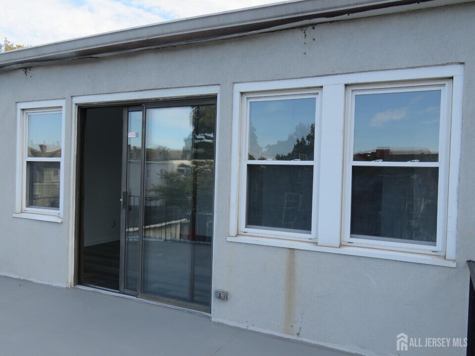 475 Brace Ave in Perth Amboy, NJ - Building Photo