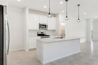 8113 Sternway Rd in Sarasota, FL - Building Photo - Building Photo