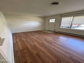 10 Grove Pl in Albany, NY - Building Photo - Building Photo