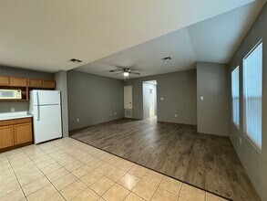 3814 Maverick Crk Rd in San Antonio, TX - Foto de edificio - Building Photo