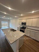 2555 Adventure Wy in Doraville, GA - Foto de edificio - Building Photo