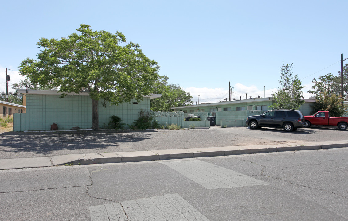 308-312 Charleston St NE in Albuquerque, NM - Building Photo