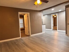 1106 Elm St in Deer Park, TX - Building Photo - Building Photo