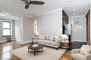 338 E 100th St in New York, NY - Building Photo