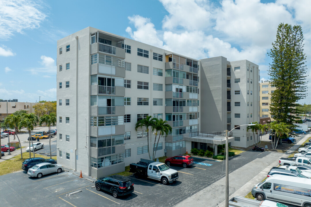 Three Seasons in North Miami Beach, FL - Building Photo