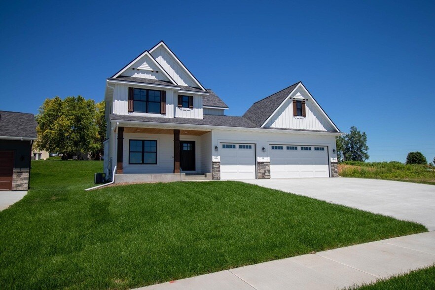 4951 Noble Dr NW in Rochester, MN - Building Photo
