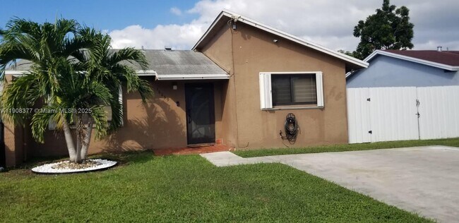 16239 SW 305th St in Homestead, FL - Building Photo - Building Photo