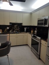 7449 Glendevon Ln-Unit -106 in Delray Beach, FL - Building Photo - Building Photo