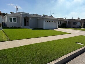 3702 Somerset Dr in Los Angeles, CA - Foto de edificio - Building Photo