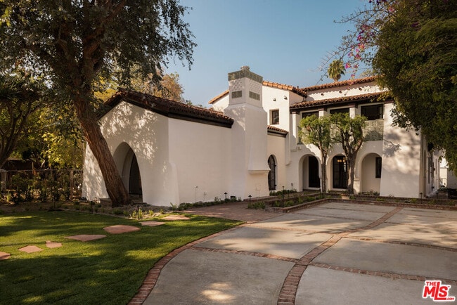 1641 N Ogden Dr in Los Angeles, CA - Building Photo - Building Photo