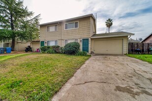 1316-1318 Val Dr in Marysville, CA - Building Photo